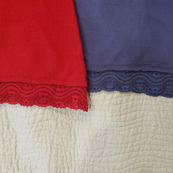 Set of 3 lace hem muscle tanks - Picture 2 of 5